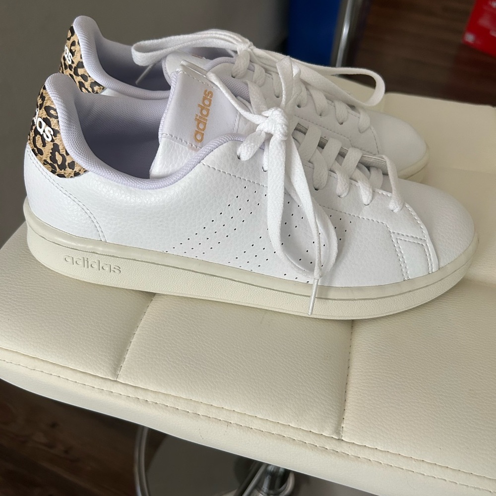 BRAND NEW Adidas Women’s Advantage Tennis Shoes size 8.5